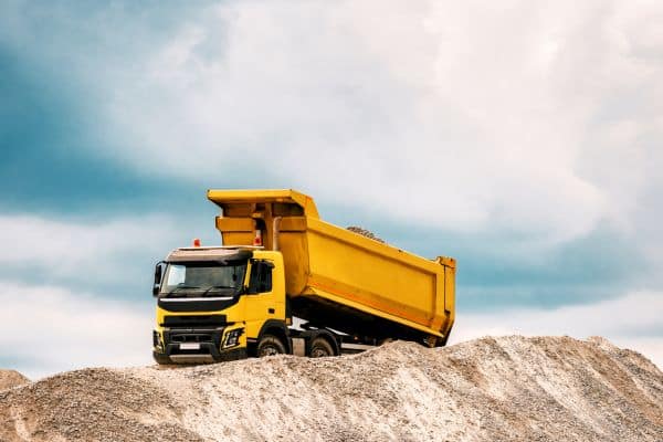 1 Dump Truck Berapa Kubik Pasir? Inilah Jawabannya!