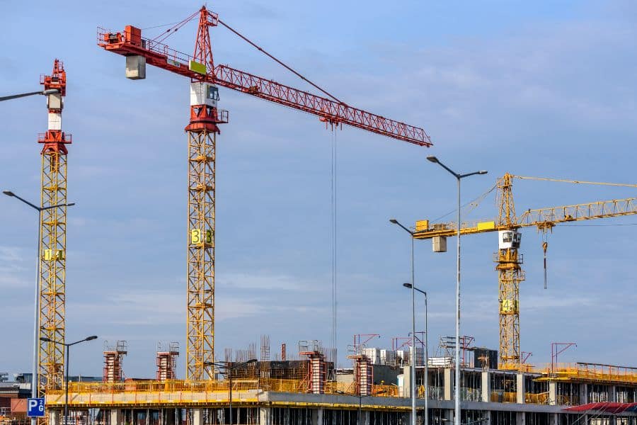 Tower Crane: Arti, Fungsi, Jenis, Cara Kerja dan Bagiannya