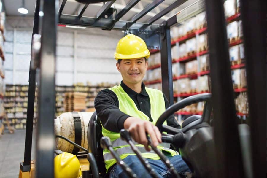 Operator Forklift: Tanggung Jawab, Keterampilan, dan Gaji