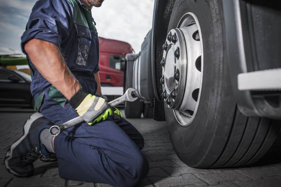 7 Cara Merawat Ban Truk agar Lebih Aman dan Tahan Lama