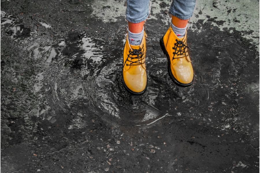 10 Rekomendasi Sepatu Safety Wanita Terbaik Berkualitas