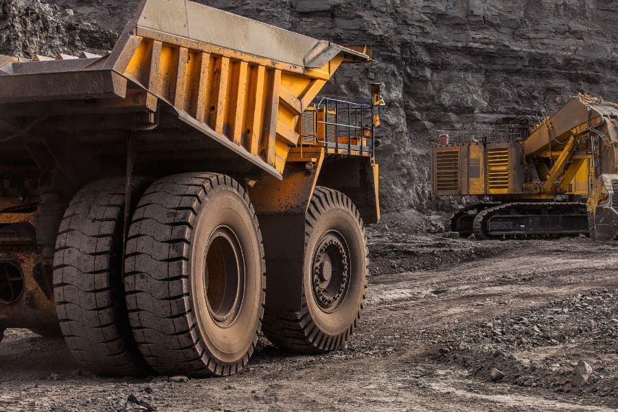 8 Tips Merawat Truk Tambang agar Kondisinya Selalu Prima!