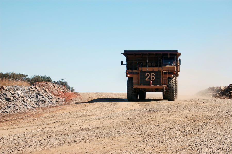 Jalan Hauling: Rute Khusus Kendaraan Besar Bermuatan Berat
